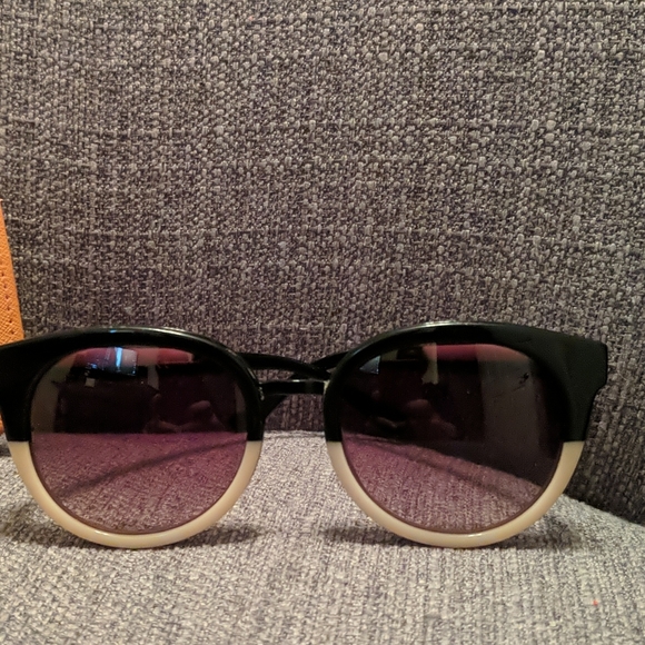 Tory Burch Sunglasses - Picture 5 of 6